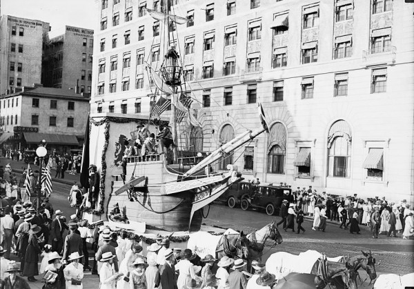 1919 Netherlands Embassy July 4th float